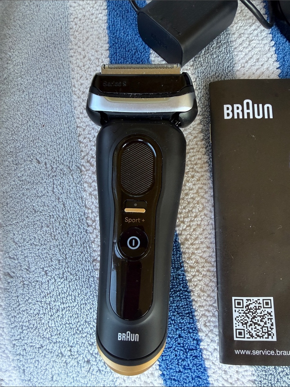 Braun Electric Shaver with Charging Dock - Black - Picture 5 of 8